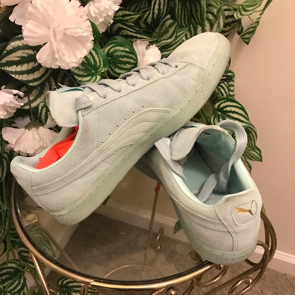 Sale‼️Puma Classic Mono Suede Sneaker